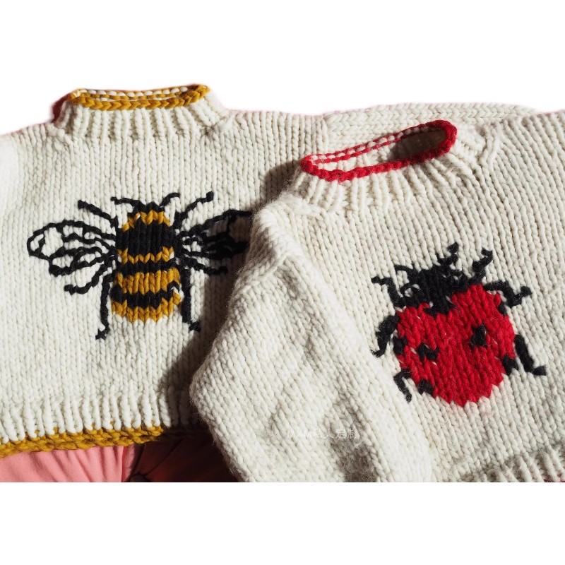 Embroidery Lady Bug - Женский свитер из чистой шерсти с